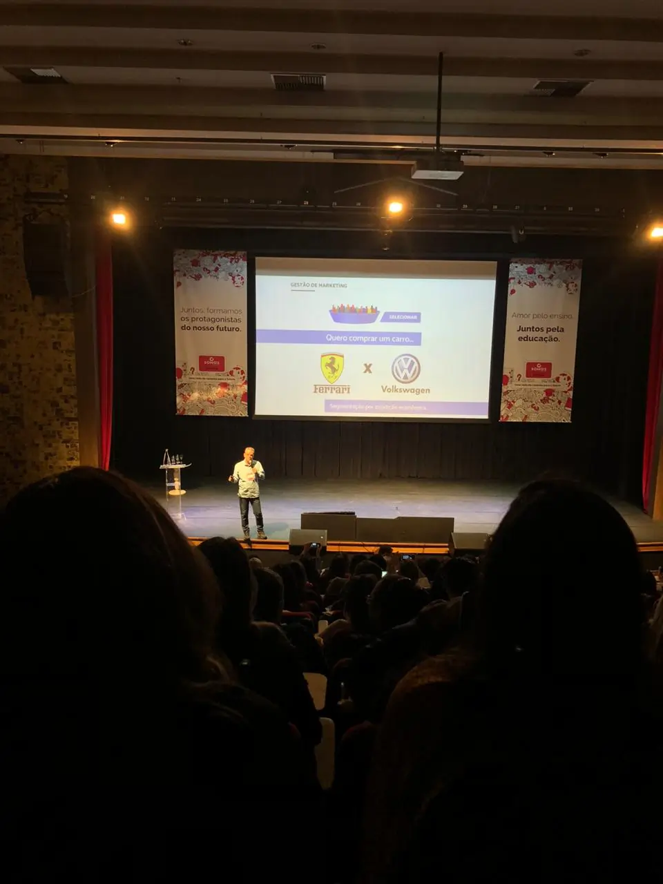 C&aacute;ssio Mori em palestra para p&uacute;blico educacional
